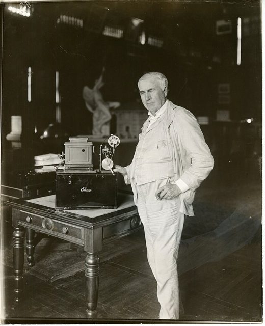 Thomas Edison Biography - Thomas Edison with Kinetoscope pics
