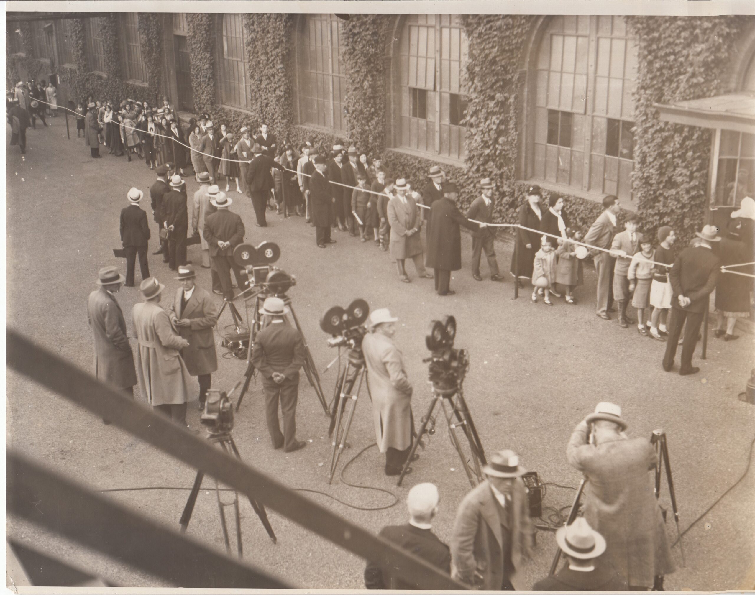 Crowds waiting outside the West Orange laboratory to view Thomas Edison’s body in October 1931