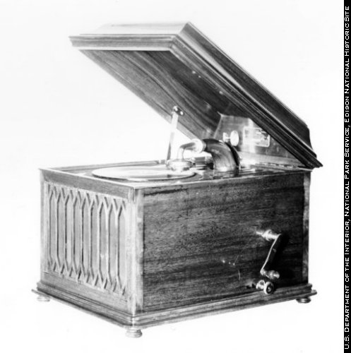 Edison A-80 Diamond Disc phonograph cabinet made in 1913