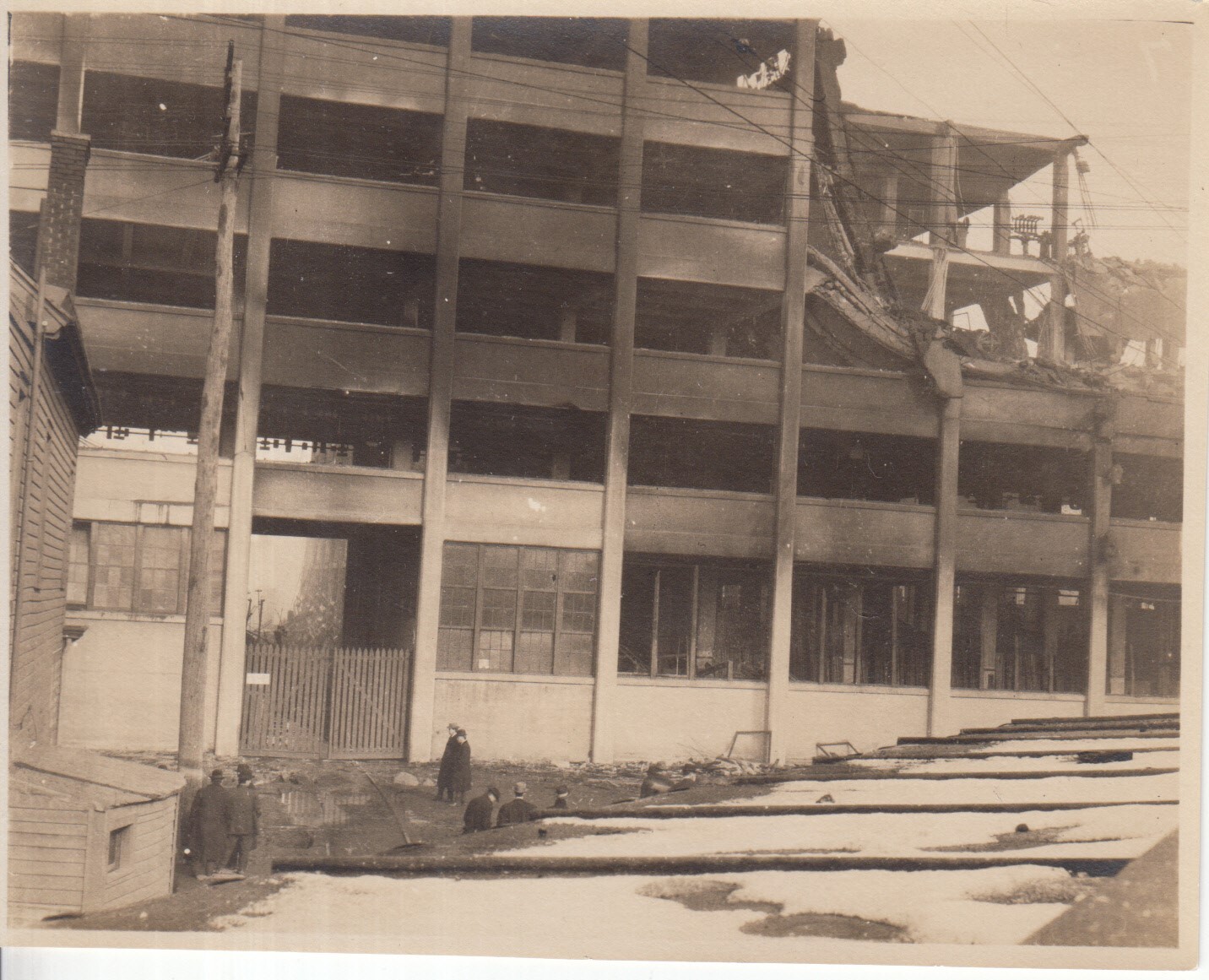 Collapsed wall of Building 11 at the Edison Phonograph Works after the 1914 fire
